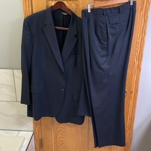 Jos A. Bank 2 piece suit. Navy